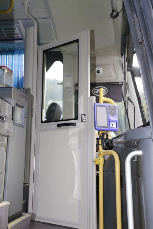 還想對司機 動手動腳 2家市屬公交企業已試點安裝隔離門,獲央視報道點贊